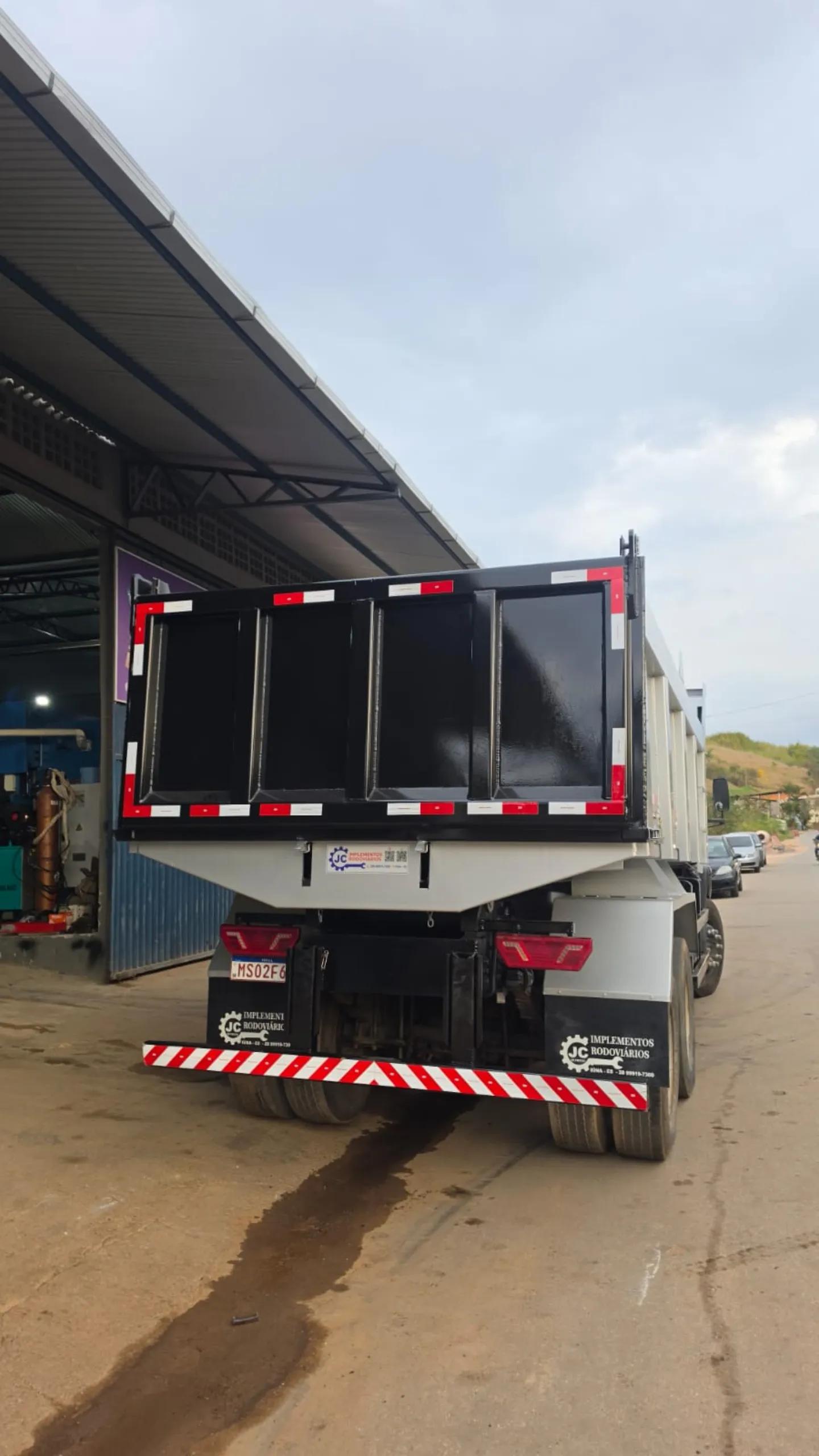 Caçamba basculante para caminhão truque, 10 a 12 metros cúbicos, fabricada pela JC